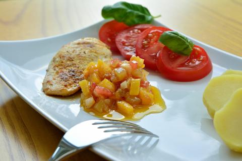 Leckere Putenmedaillons mit Ingwerkonzentrat, Knoblauch, Pfeffer und Sojasauce